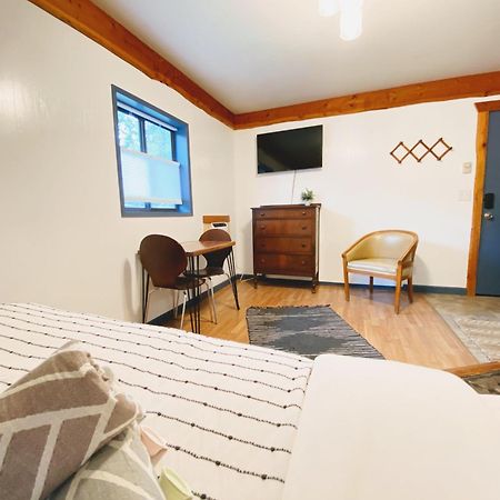 Flathead Lake Resort Woods Bay Extérieur photo