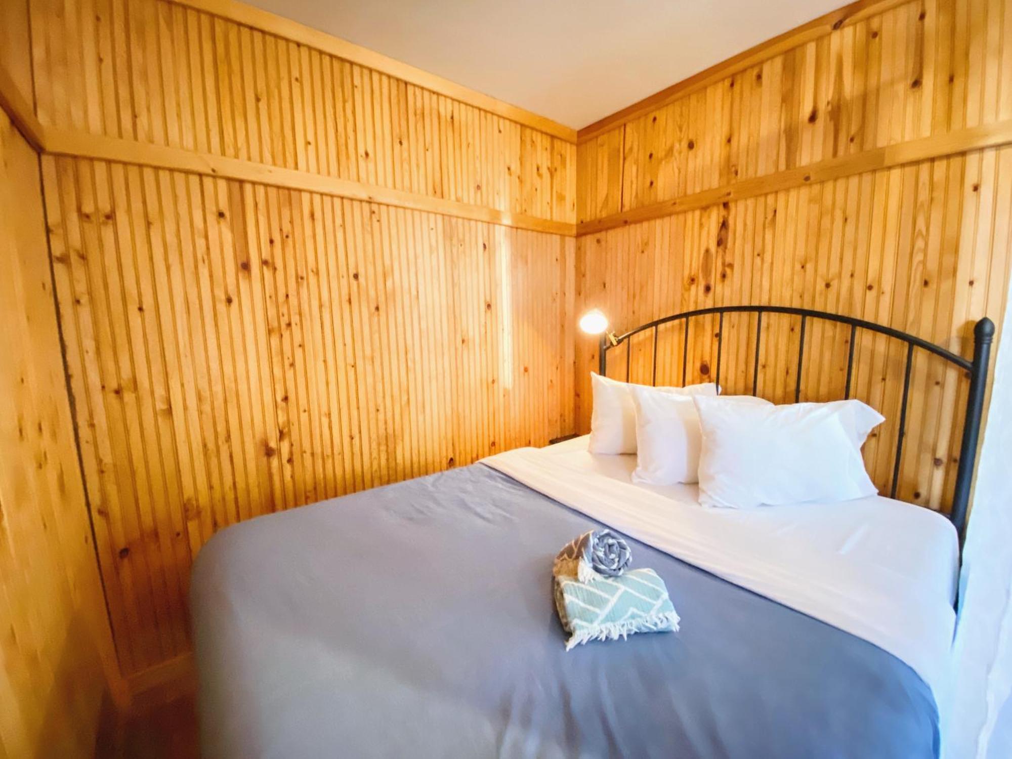 Flathead Lake Resort Woods Bay Extérieur photo