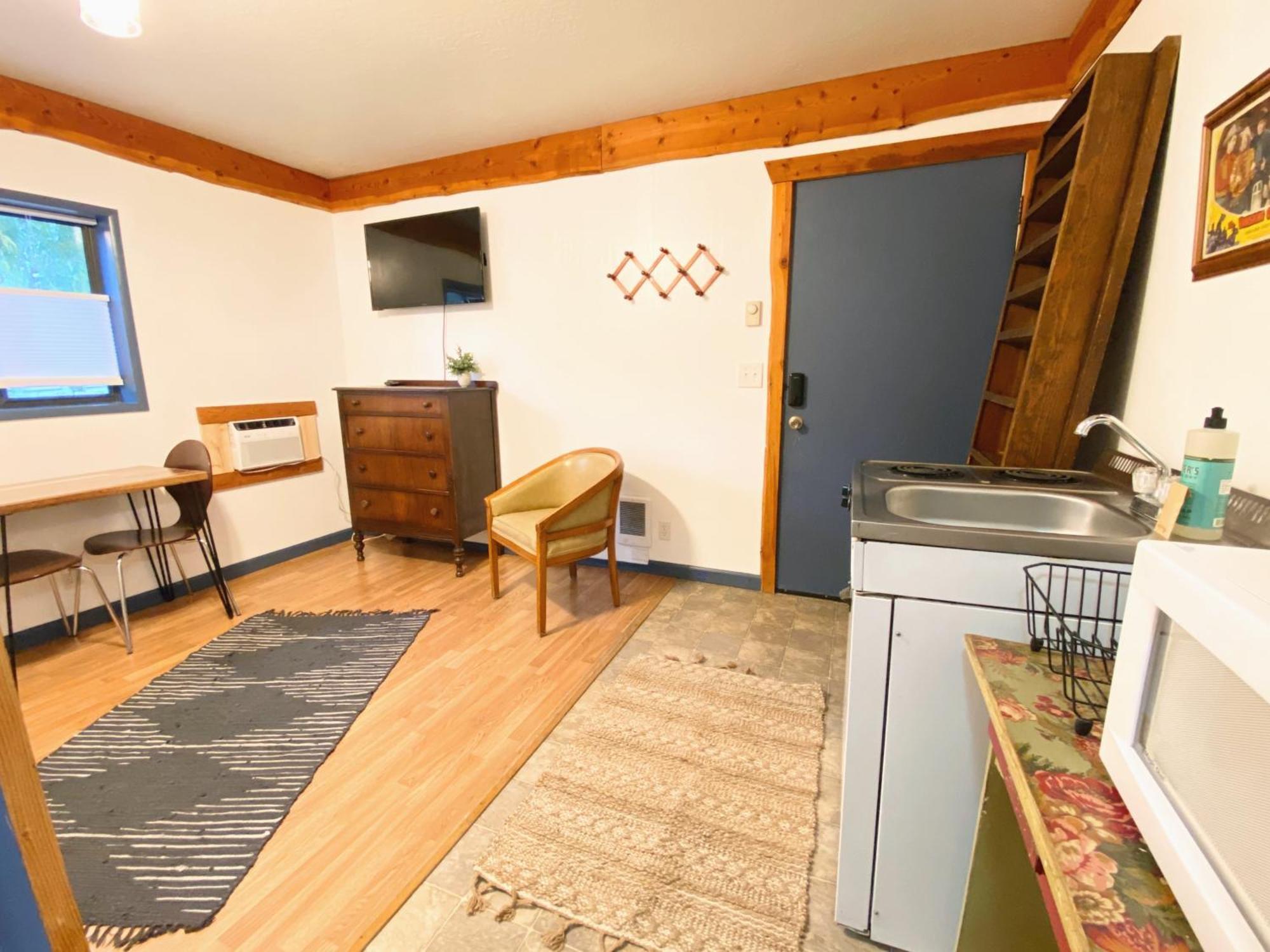 Flathead Lake Resort Woods Bay Extérieur photo
