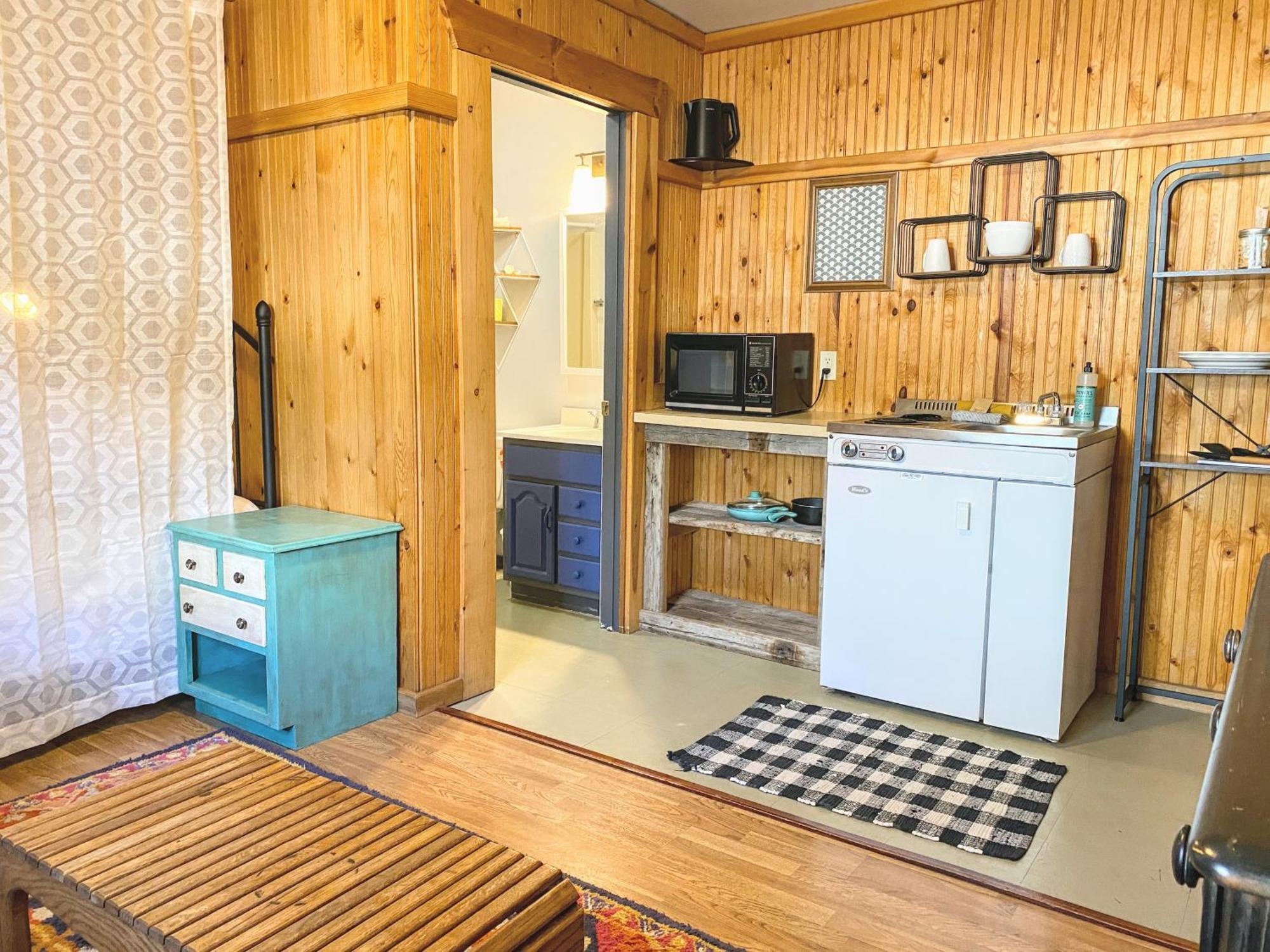 Flathead Lake Resort Woods Bay Extérieur photo
